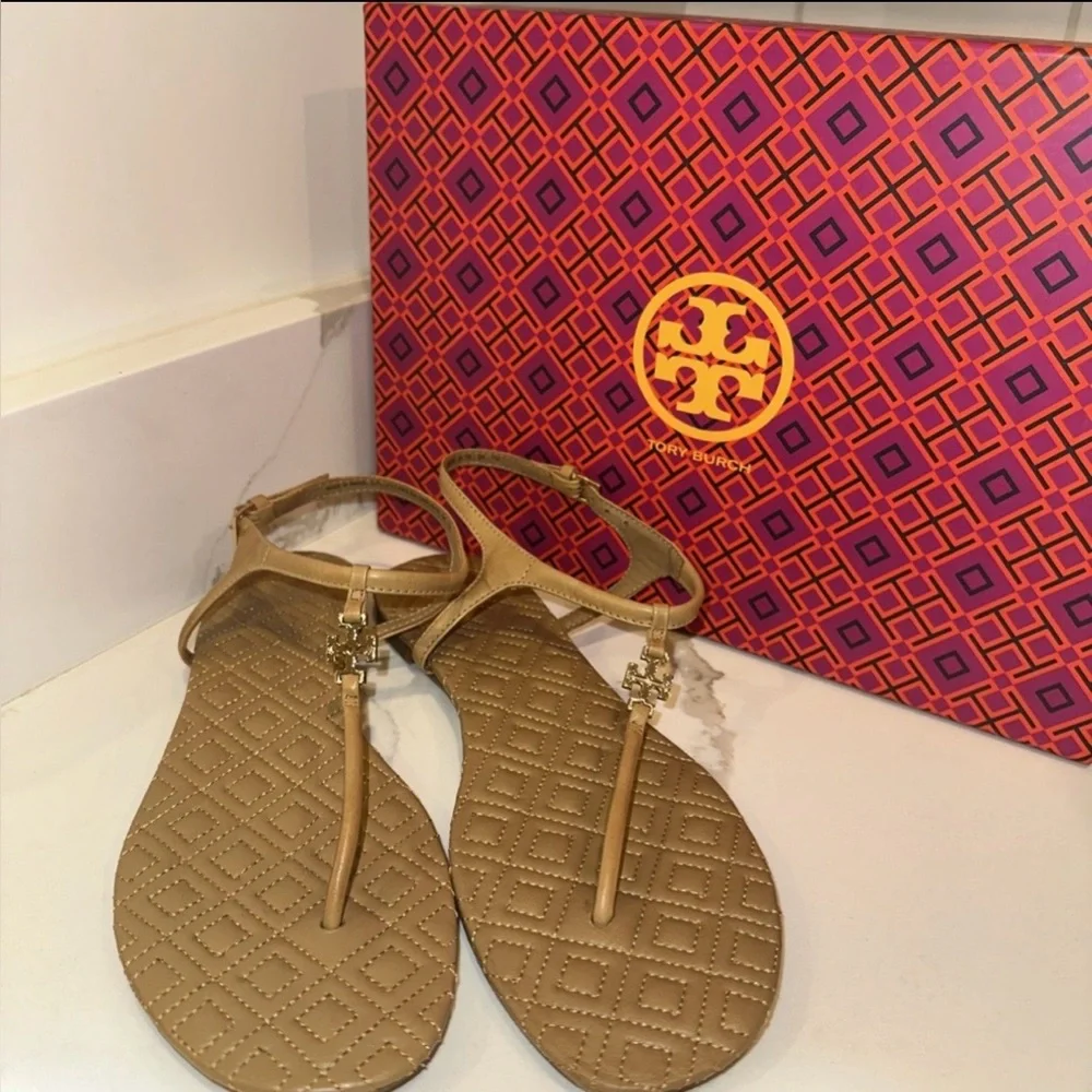Tory Burch Marion Quilted Leather T-Strap Sandal Size 7 Color Sand W Box & Bag - Picture 2 of 16